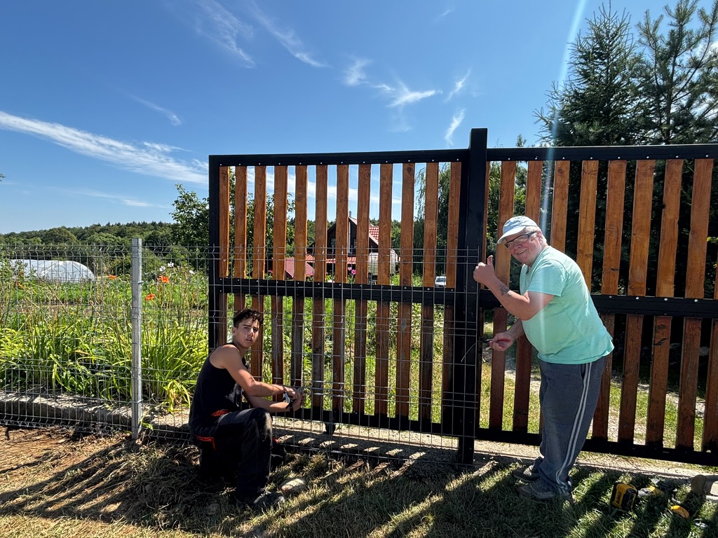 Build a Fence Section & Garden Gate