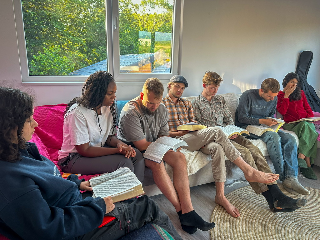 Weekly Reset: Rest, Gratitude & Meaningful Conversation