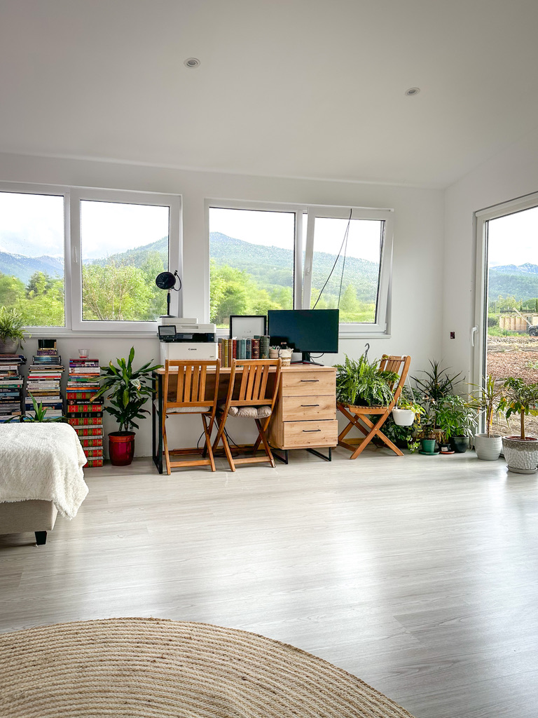 Lounge - Image 4